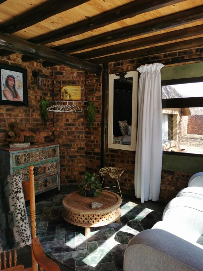 Lone Wolf's Lair * Parys