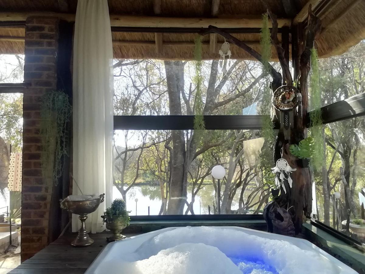 Lone Wolf's Lair * Parys