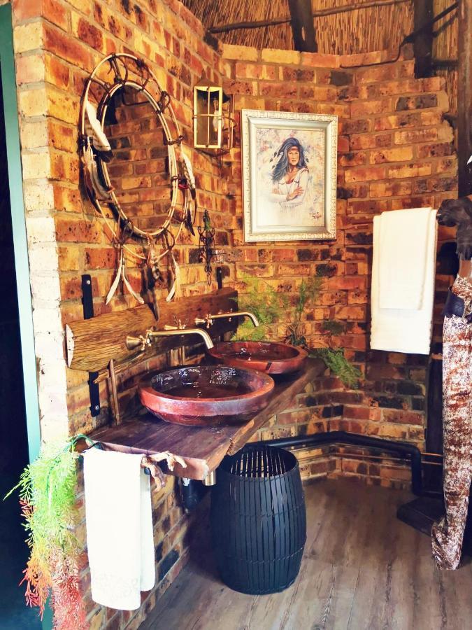 Lone Wolf's Lair * Parys